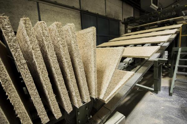 Heraklith wood wool panels during production